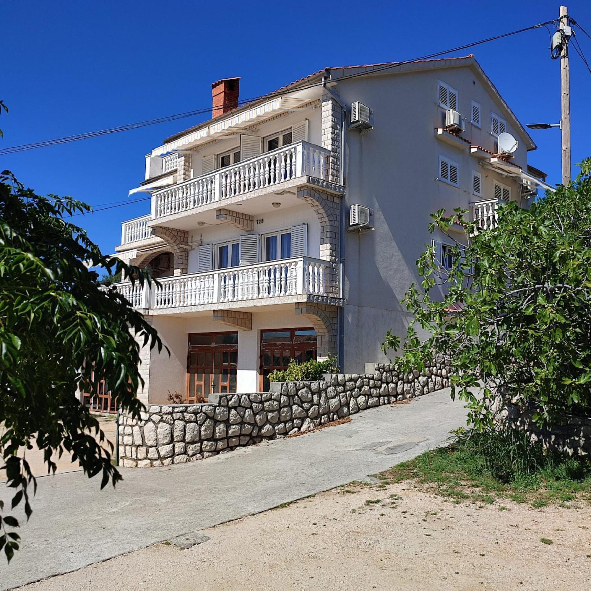 Apartments Vuksan Rab Town Zewnętrze zdjęcie